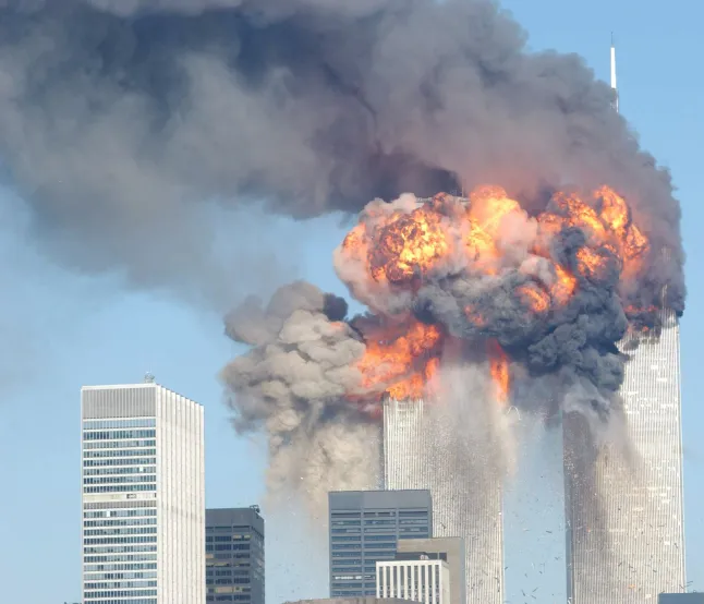 394261 12: A fiery blasts rocks the World Trade Center after being hit by two planes September 11, 2001 in New York City. (PH๏τo by Spencer Platt/Getty Images)