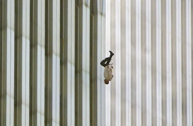 A person falls headfirst from the north tower of New York's World Trade Center Tuesday, Sept. 11, 2001. (AP PH๏τo/Richard Drew, File)
