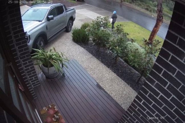Knight was seen leaving her home on Steele Creek Dr in Keilor East on Sunday morning. 