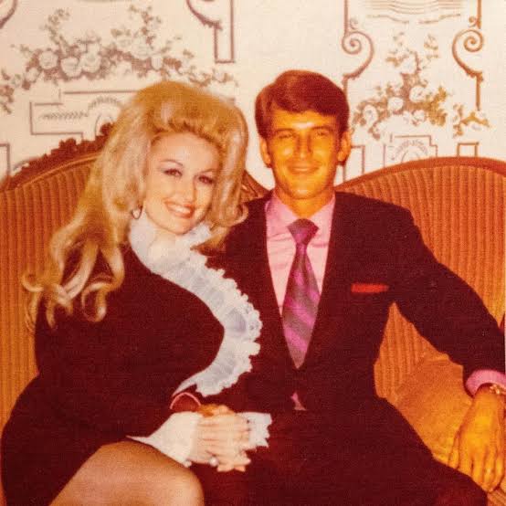Dolly Parton's beloved husband of nearly 59 years, Carl Dean, pᴀssed away  in March. During a recent interview, Dolly got misty-eyed and sentimental  as she spoke about their love story. Watch here