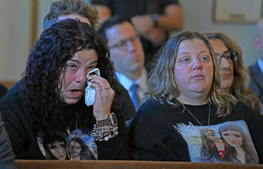 Foula Niotis, left, and Mary Salas in court.