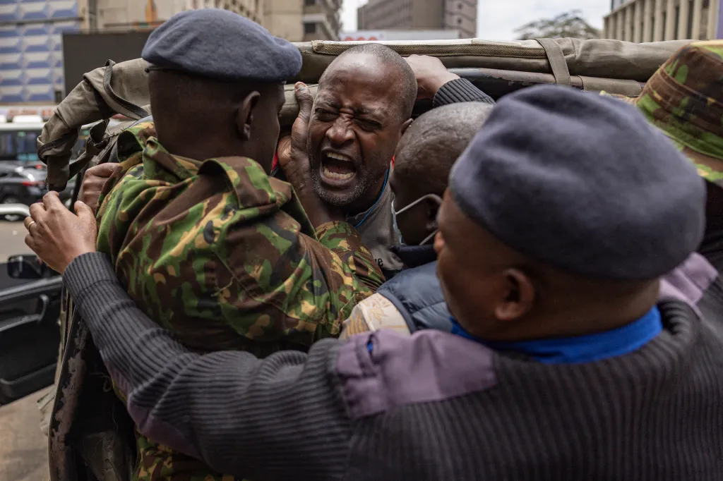 Kenyan police officers arrest protesters during a demonstration calling for the release of Ugandan opposition figure Kizza Besigye in downtown Nairobi on Sept. 21, 2026.