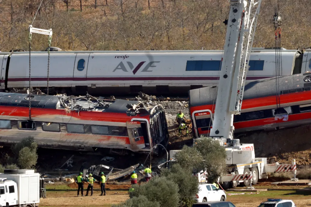 SPAIN-TRAIN-ACCIDENT-TRANSPORT
