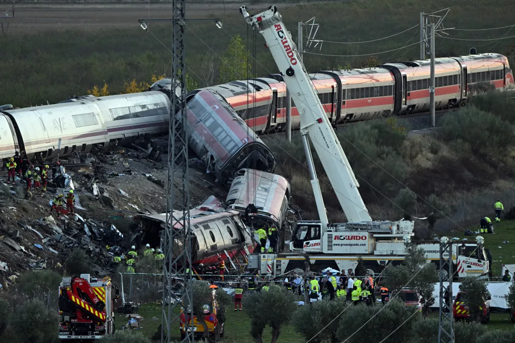 SPAIN-TRAIN-ACCIDENT-TRANSPORT